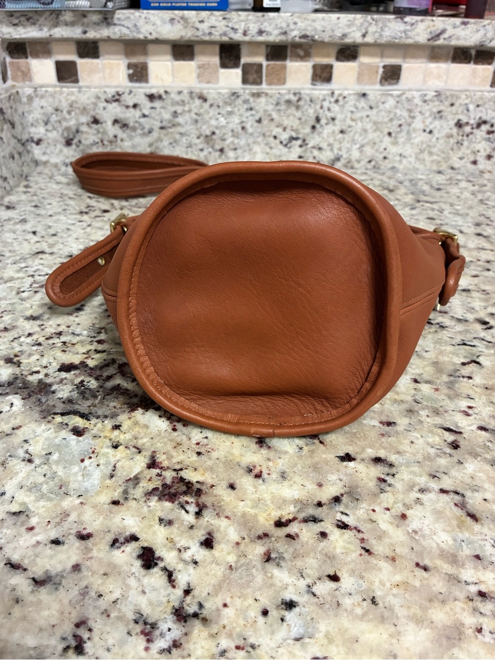 COACH Vtg Maggie Duffle Bucket Bag British Tan Leather Crossbody - Picture 7 of 9